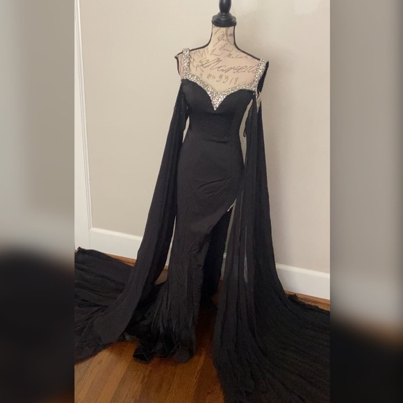 NWT black pageant evening gown, prom dress or black wedding dress - Picture 3 of 7